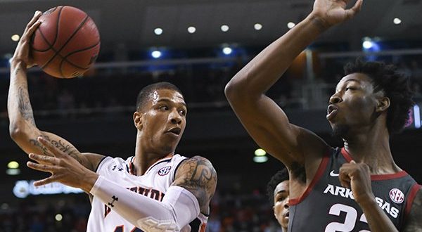 Highlights of Auburn's 79-56 Win Over Arkansas